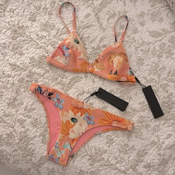 Triangl Bikini - NEW with tags and original packaging - Picture 6 of 8